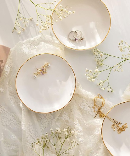 Rachel Parcell Scalloped Petal Dinner Plates